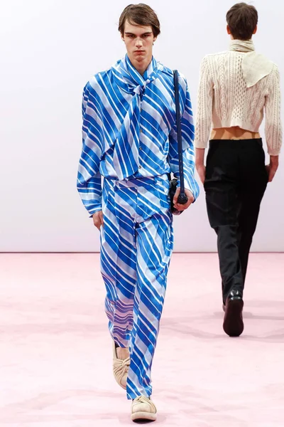 Look 24